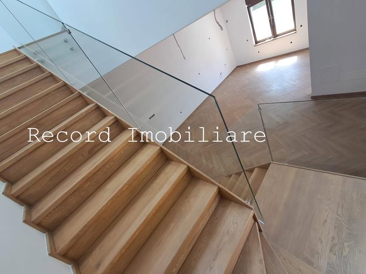 Duplex cu 6 camere cu Canalizare în Gruia