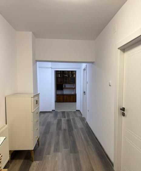 Apartament cu 3 camere decomandat în Calea Romanului