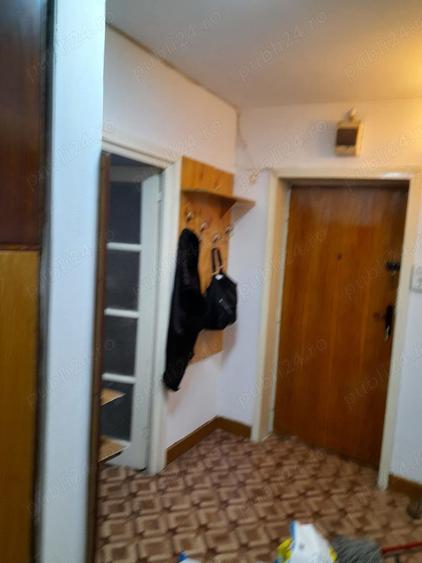 Apartament cu 3 camere semidecomandat în Sud