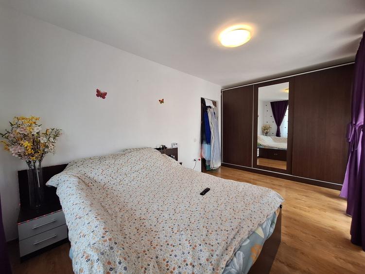 Apartament cu 3 camere semidecomandat, mobilat în Florești