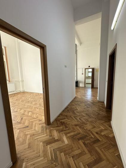 Spațiu comercial, de 556 mp, în Moinești