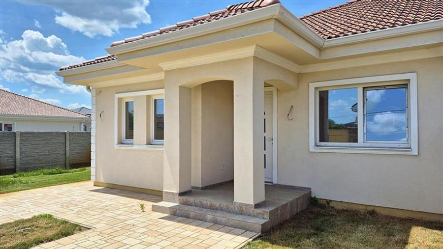 Duplex cu 4 camere cu Canalizare în Moșnița Nouă