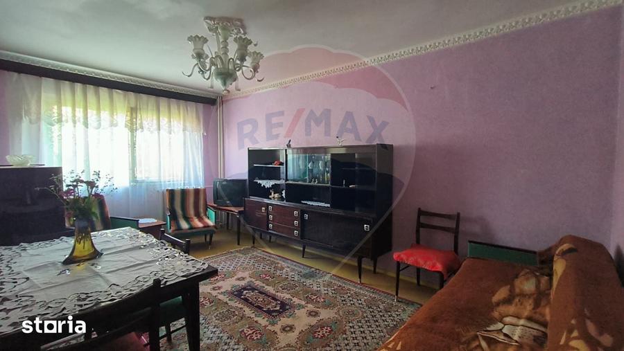 Apartament cu 3 camere decomandat în Micro 17