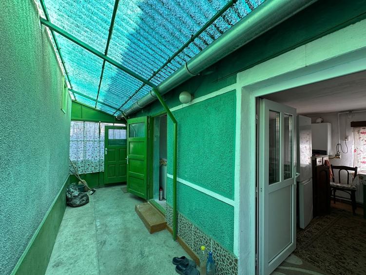 Casă individuală cu 4 camere cu Canalizare în Ghirodei