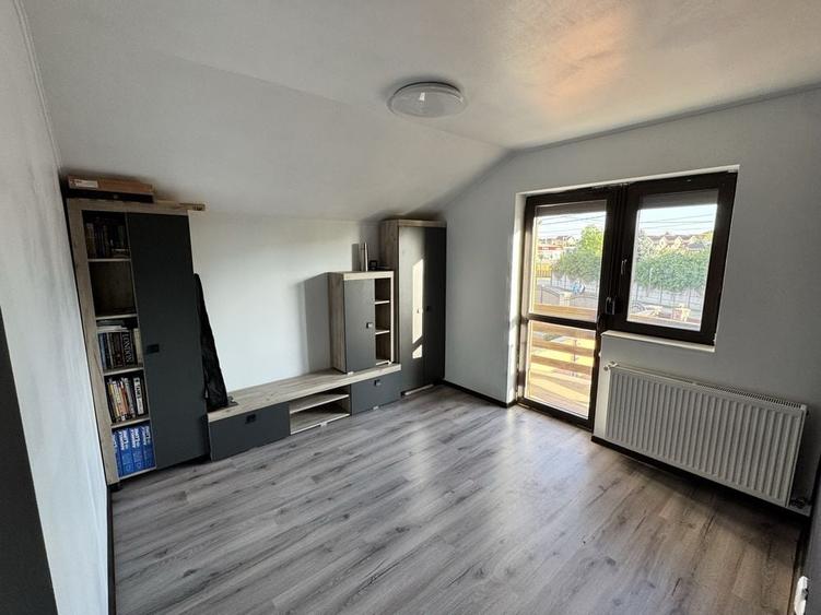 Casă cu 4 camere în Sântandrei
