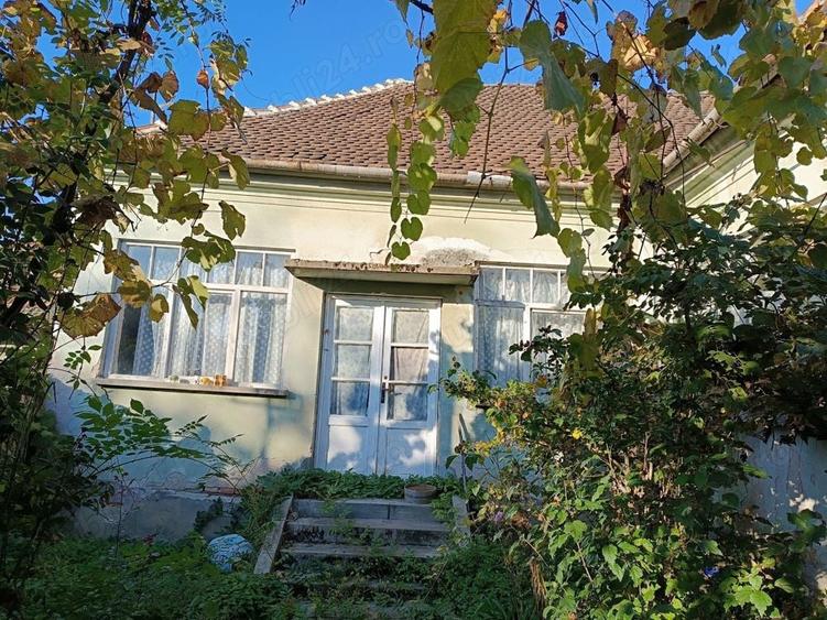 Casă cu 4 camere în Tinca