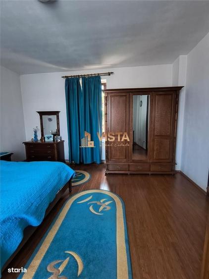 Casă cu 4 camere decomandat cu Teren 2300 Mp în Central
