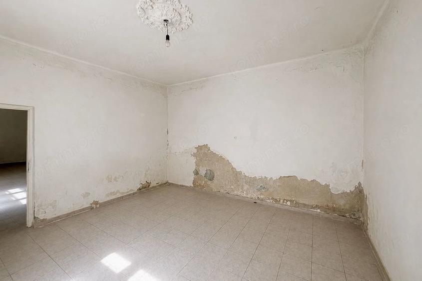 Casă cu 7 camere cu Teren 464 Mp în Pârneava