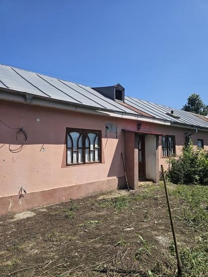 Casă cu 4 camere cu Teren 1200 Mp în Central