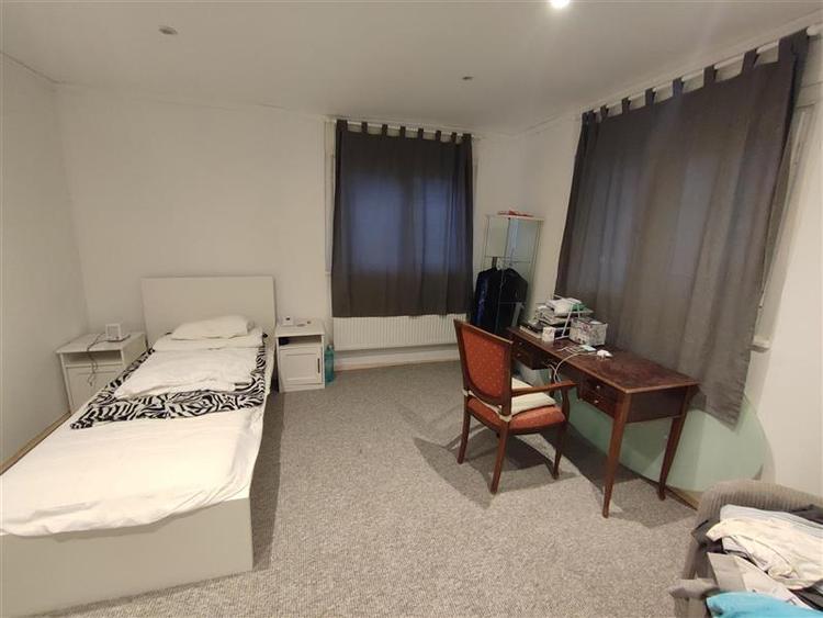 Casă cu 3 camere cu Teren 300 Mp în Colentina