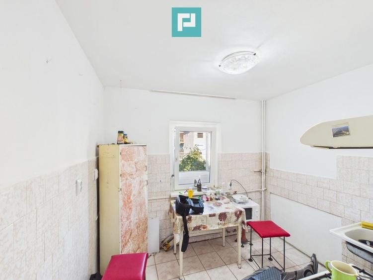 Apartament cu 3 camere decomandat în Rogerius
