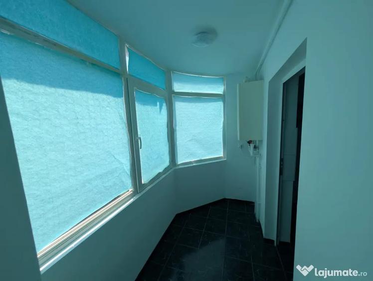 Apartament cu 3 camere decomandat în Calarași 4