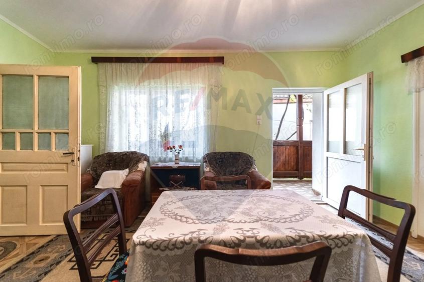 Casă cu Teren 1068 Mp în Perșani