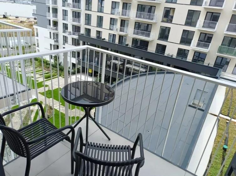 Apartament cu 2 camere semidecomandat în Podu Roș