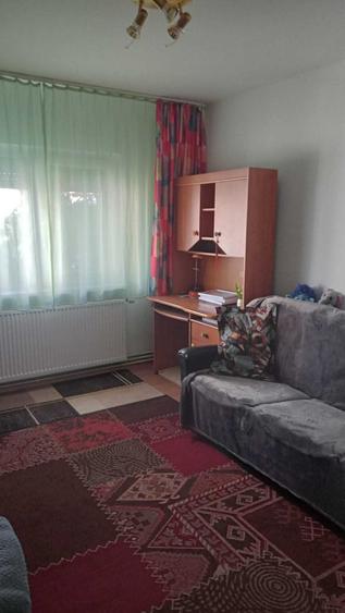 Apartament cu 3 camere decomandat în Alfa