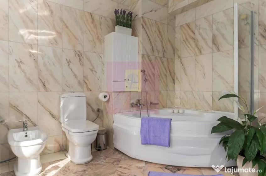 Casă cu 7 camere cu Teren 510 Mp în Lacul Tei
