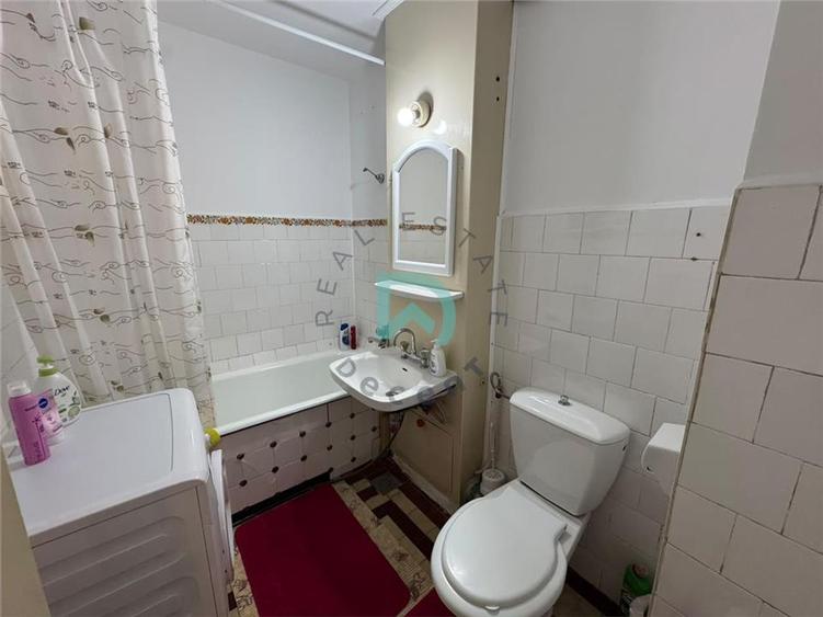 Apartament cu 3 camere decomandat în Astra