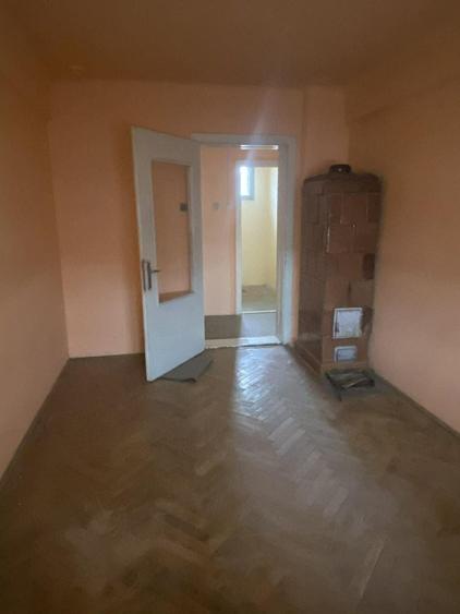 Casă cu 2 camere cu Teren 500 Mp în Mocrea