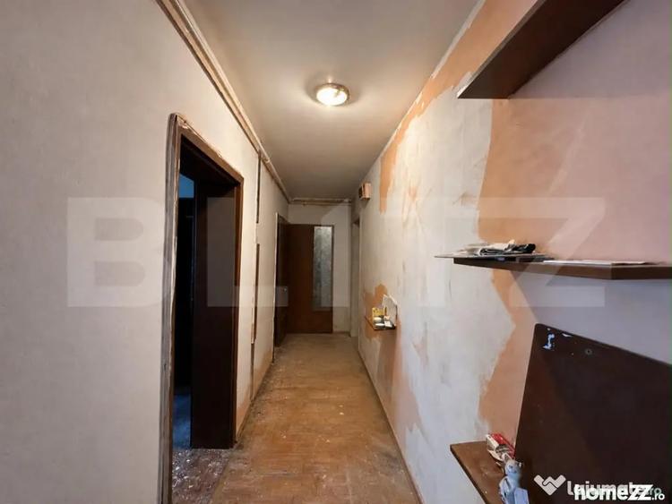 Apartament cu 3 camere semidecomandat în Cetate