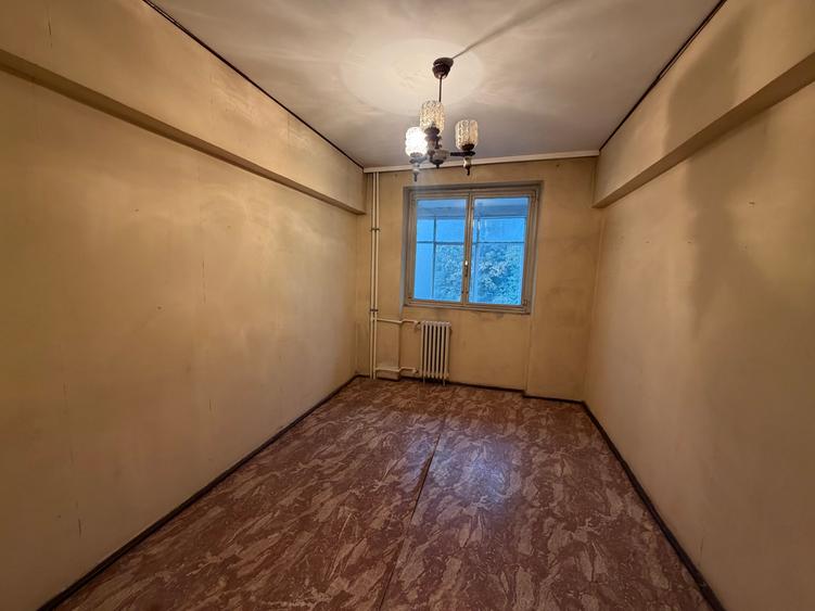 Apartament cu 3 camere decomandat în Tineretului