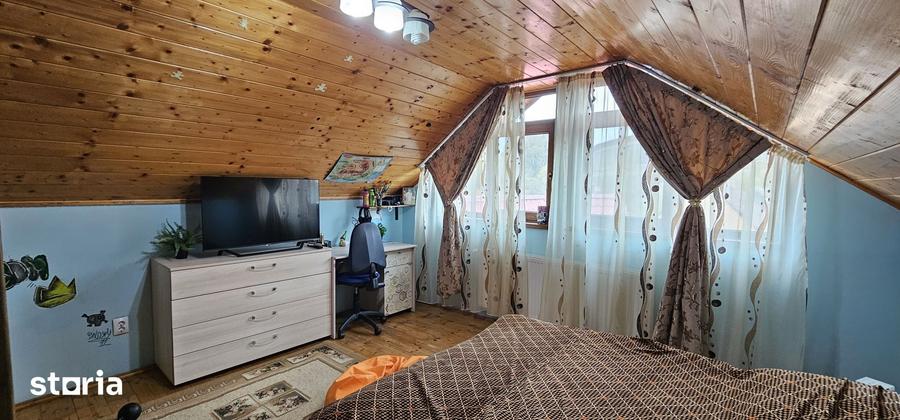 Casă cu 5 camere decomandat cu Teren 250 Mp în Lazaret