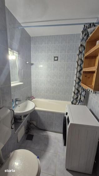 Apartament cu 3 camere semidecomandat în Giurgiului