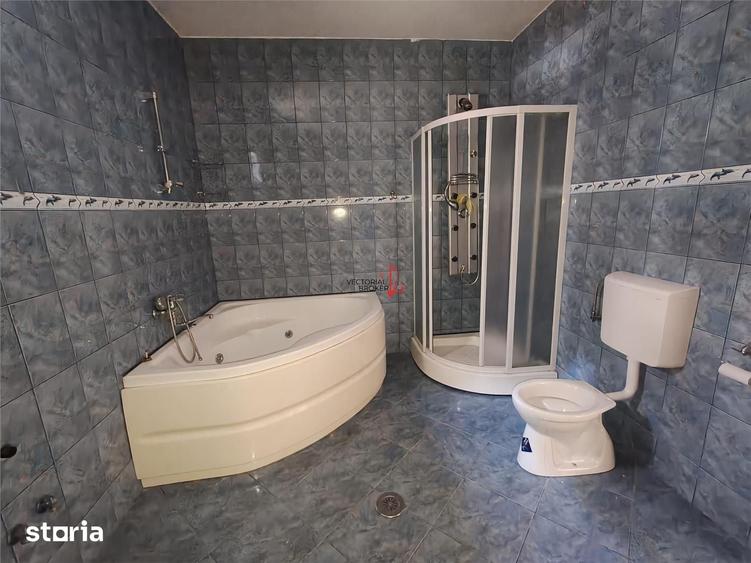 Casă cu 5 camere cu Teren 225 Mp în Moșilor