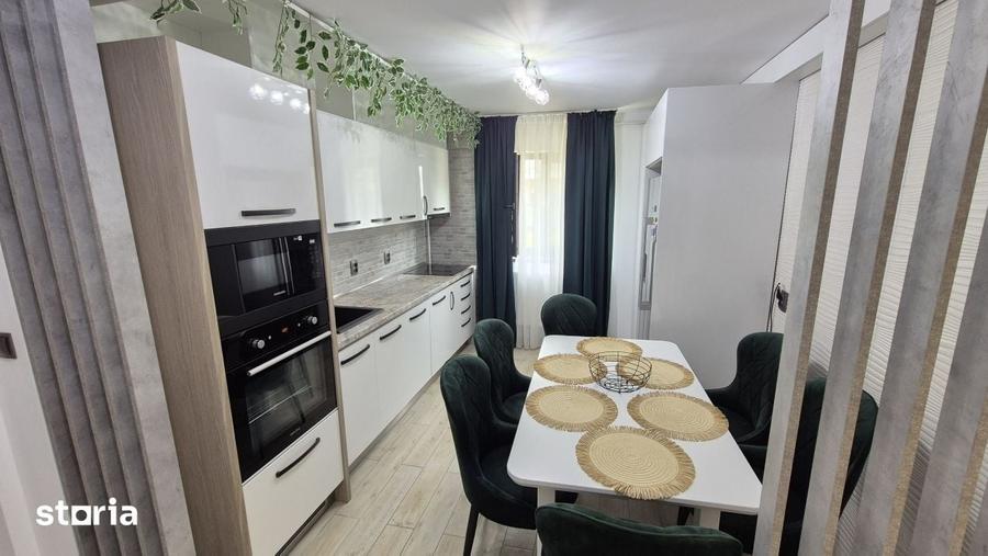 Apartament cu 3 camere semidecomandat în Central