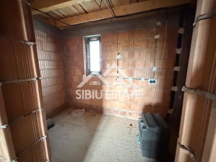 Casă individuală cu 5 camere cu Canalizare în Veterani