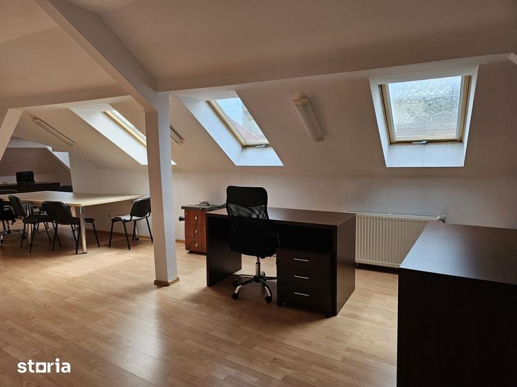 Casă cu 5 camere cu Teren 153 Mp în Podgoria
