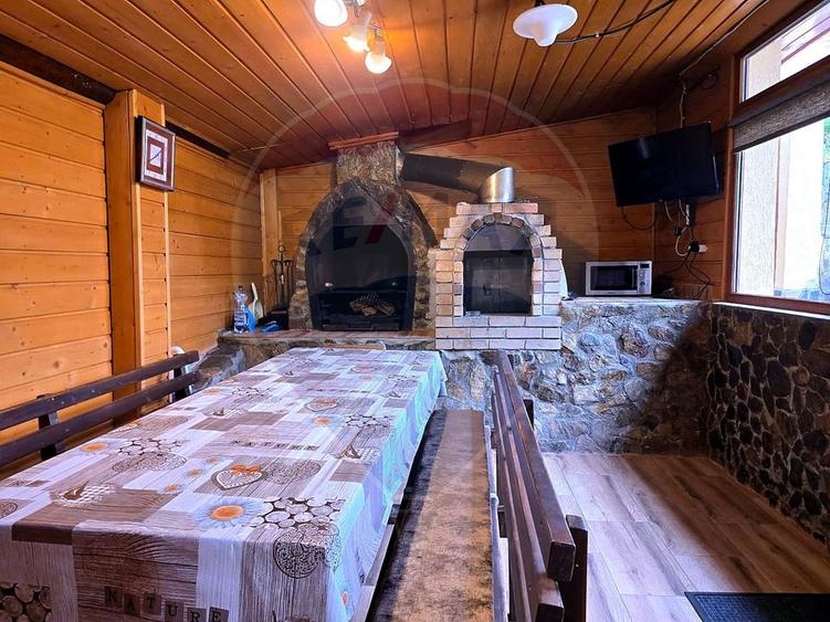 Casă individuală cu 4 camere cu Teren 889 Mp în Central