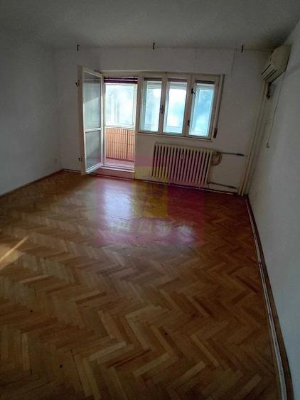 Apartament cu 4 camere decomandat în Libertății