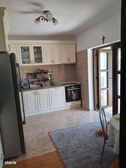 Casă cu 4 camere în Hudum