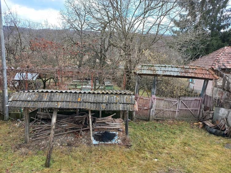 Casă cu 2 camere cu Teren 3000 Mp în Drăghici