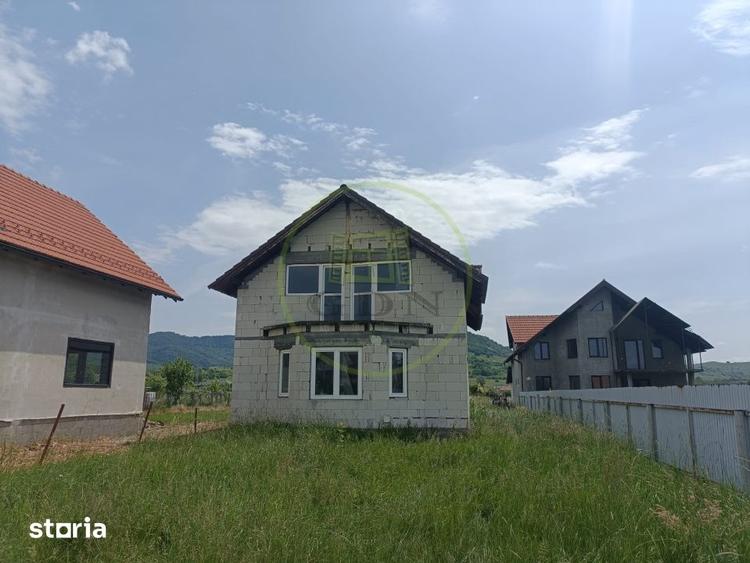 Casă cu 4 camere cu Teren 2500 Mp în Ideciu de Jos