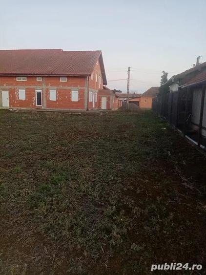 Casă cu 5 camere cu Teren 1000 Mp în Peciu Nou
