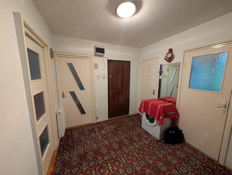 Apartament cu 4 camere decomandat în Central