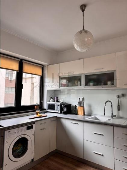 Apartament cu 3 camere semidecomandat în Nord-Est