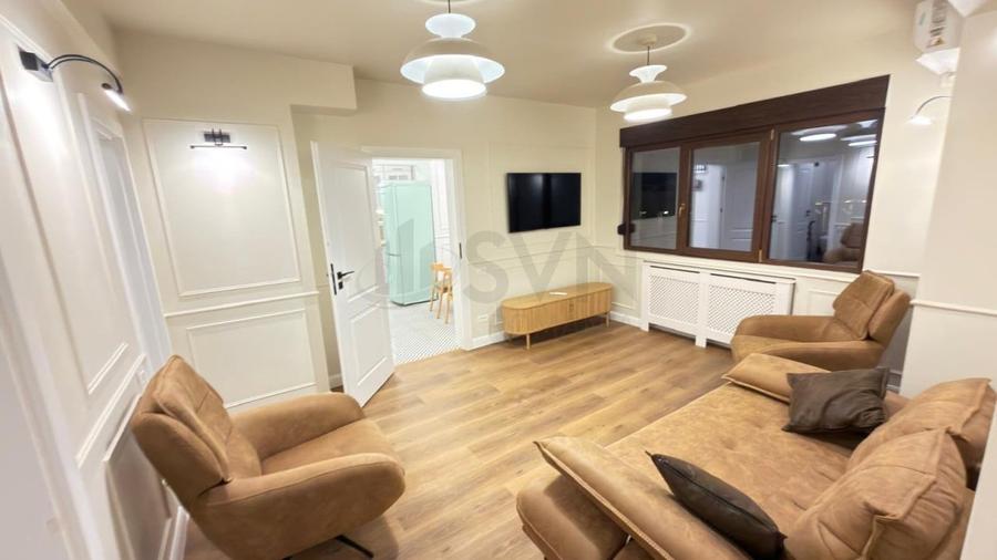 Apartament cu 3 camere decomandat, mobilat în P-ța Victoriei