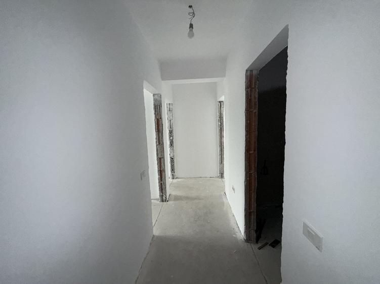 Apartament cu 4 camere decomandat în Theodor Pallady