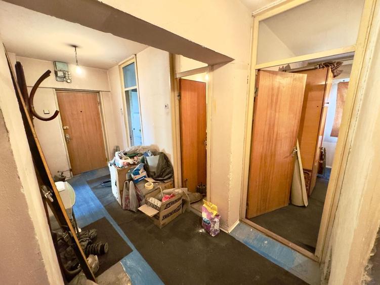 Apartament cu 3 camere decomandat în Uverturii
