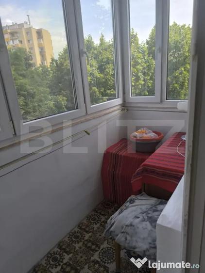 Apartament de vanzare, cu 3 camere si 3 balcoane, 74 mp, zon - 3