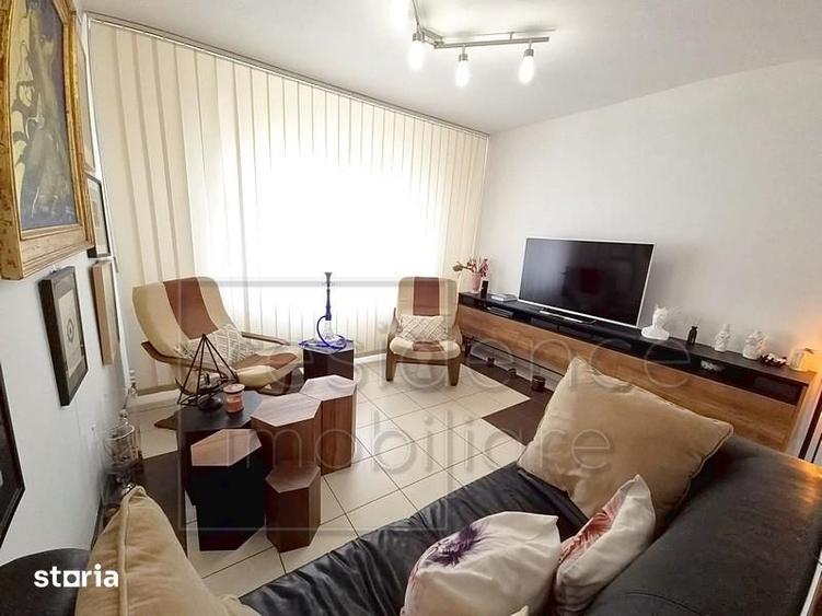 Apartament cu 4 camere decomandat în Plopilor