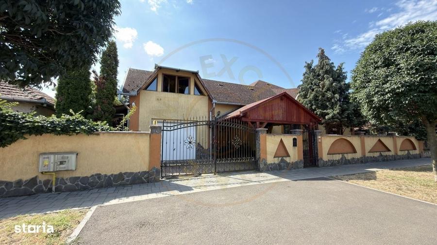 Casă cu 4 camere decomandat în Central