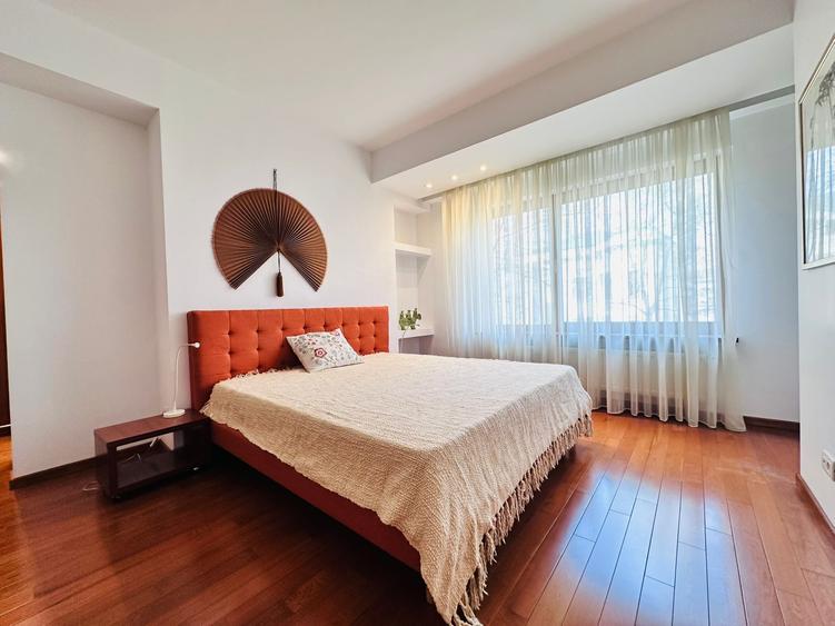 Apartament cu 3 camere decomandat, mobilat în P-ța Victoriei