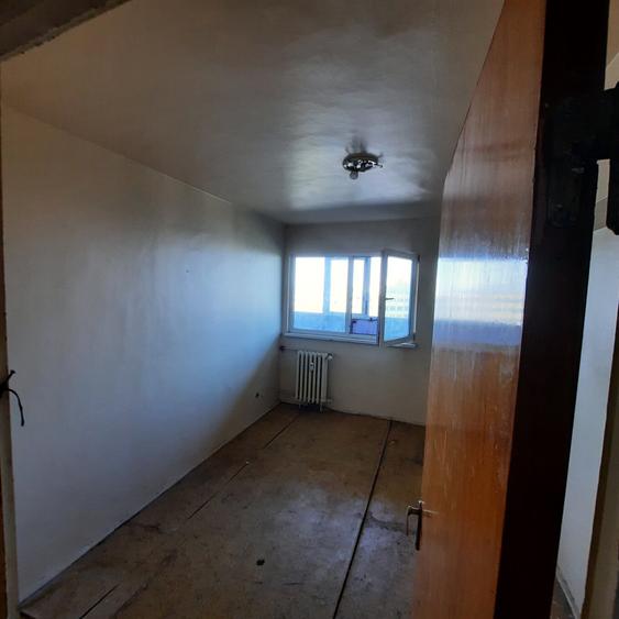 Apartament cu 3 camere decomandat în Colentina
