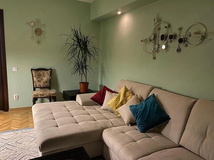 Apartament cu 3 camere decomandat în Victoriei