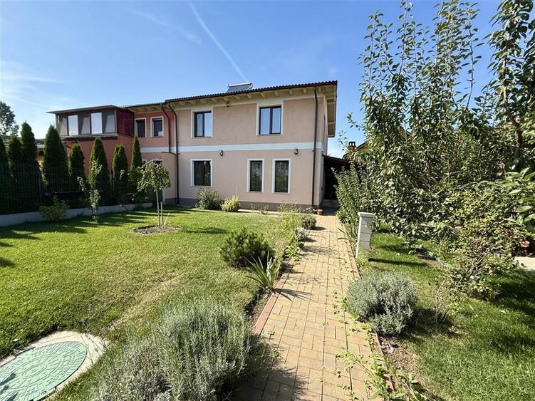 Duplex cu 5 camere cu Canalizare în Sânpetru