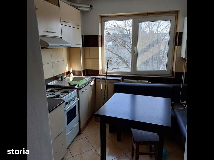Apartament cu 3 camere semidecomandat în Exterior Vest