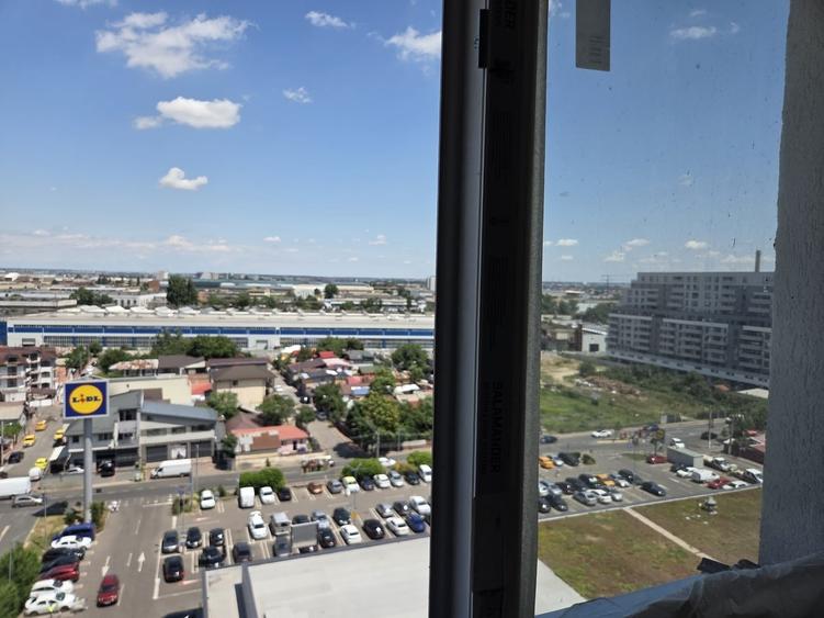Garsonieră decomandată în Titan